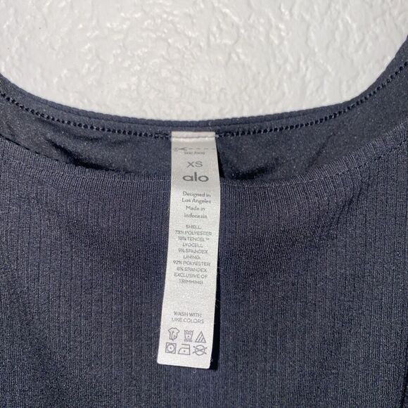 Alo Ribbed Minimalist Tank Black XS - Picture 6 of 8